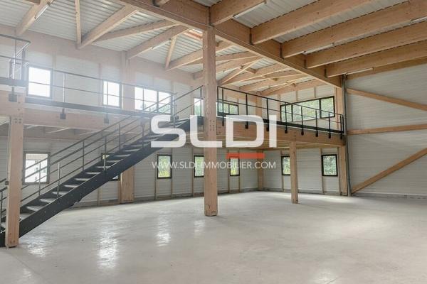 Locaux d'activités A VENDRE OU A LOUER - TARARE - 2 741 m²