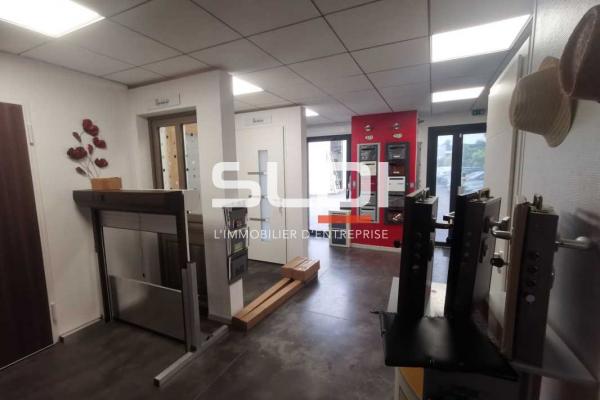 Locaux d'activités A VENDRE - SAINT LAURENT DE MURE - 150 m²