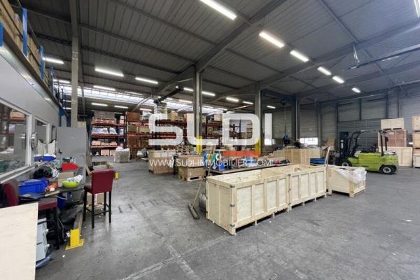 Locaux d'activités A LOUER - GENAS - 1 858 m²