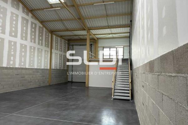 Locaux d'activités A VENDRE OU A LOUER - BOURGOIN JALLIEU - 234 m²