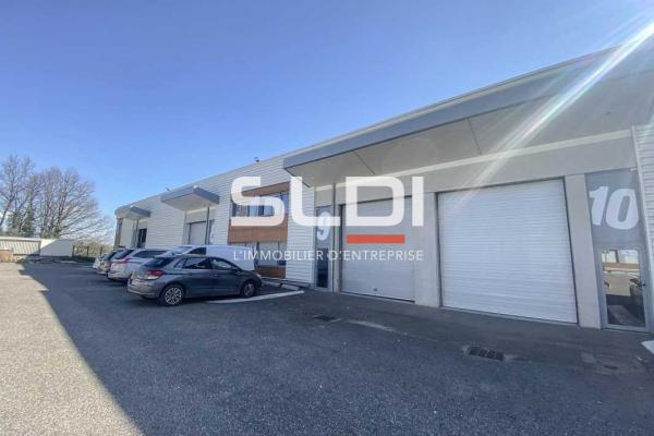 Locaux d'activités A LOUER - SAINT PRIEST - 670 m²