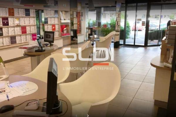 Commerces A LOUER - BRON - 138 m²