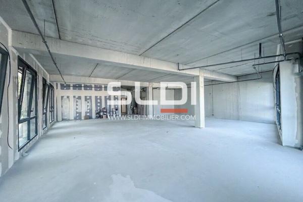 Bureaux A VENDRE - LA TOUR DE SALVAGNY - 194 m²