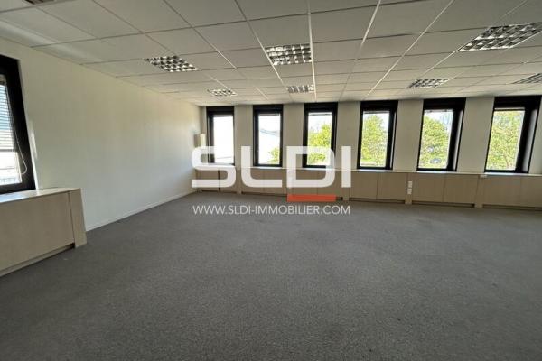 Bureaux A LOUER - DARDILLY - 317 m²