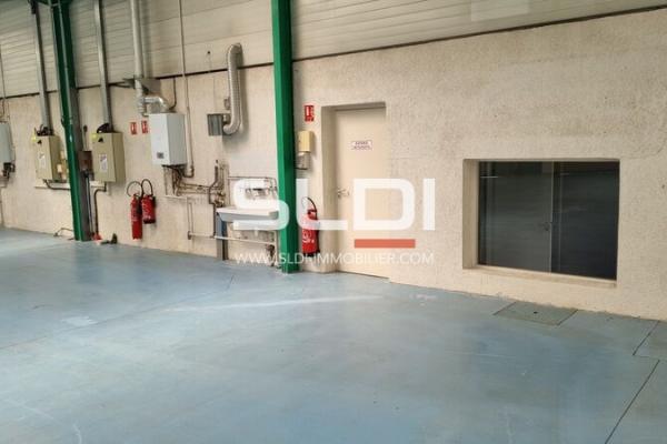 Locaux d'activités A LOUER - SAINT GENIS LAVAL - 1 607 m²