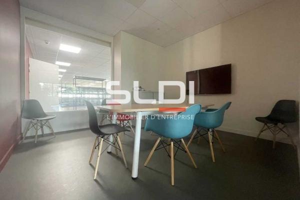 Bureaux A LOUER - CHAMPAGNE AU MONT D'OR - 300 m²