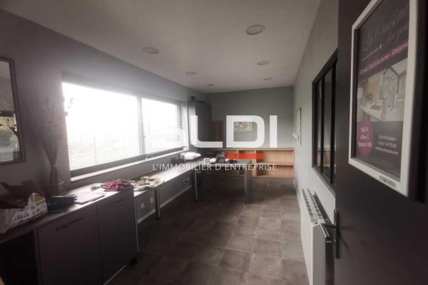 Locaux d'activités A LOUER - SAINT JEAN DE BOURNAY - 420 m²