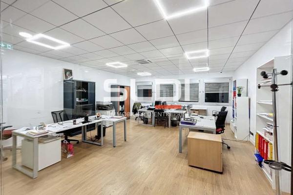 Locaux d'activités A VENDRE - VAULX EN VELIN - 1 800 m²