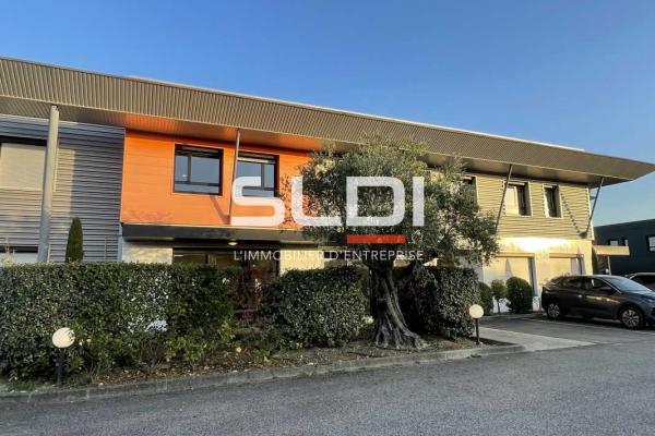 Locaux d'activités A LOUER - SAINT PRIEST - 598 m²