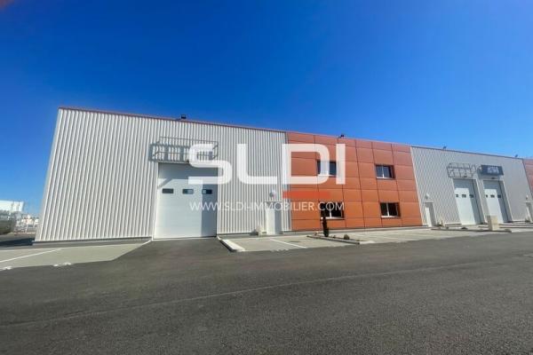 Locaux d'activités A LOUER - CHASSIEU - 2 106 m²