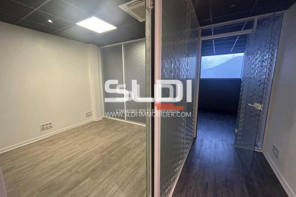 Locaux d'activités A VENDRE - RILLIEUX LA PAPE - 330 m²