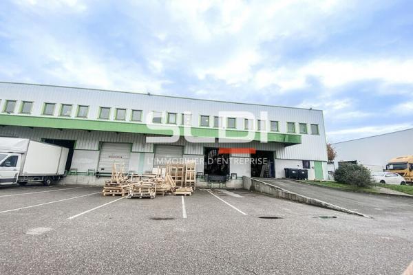 Locaux d'activités A LOUER - GENAS - 2 208 m²