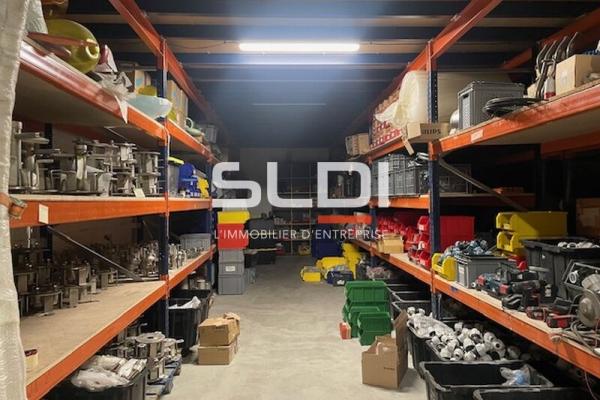 Locaux d'activités A VENDRE - RILLIEUX LA PAPE - 850 m²