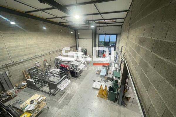 Locaux d'activités A VENDRE OU A LOUER - TREVOUX - 140 m²