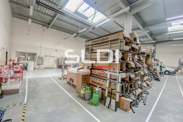 Locaux d'activités A LOUER - CHASSIEU - 1 112 m²