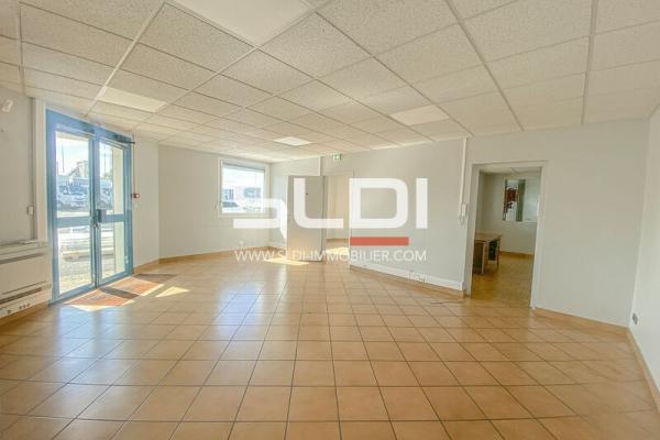 Locaux d'activités A LOUER - CHASSIEU - 1 112 m²