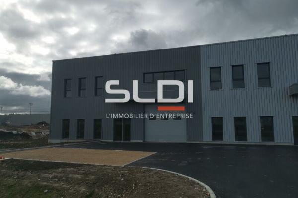 Locaux d'activités A LOUER - BOURGOIN JALLIEU - 1 038 m²