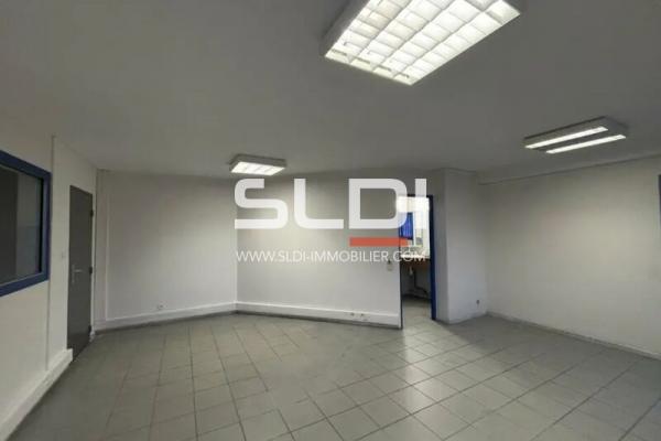 Locaux d'activités A LOUER - PUSIGNAN - 1 305 m²