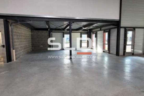 Locaux d'activités A LOUER - CHASSIEU - 630 m²