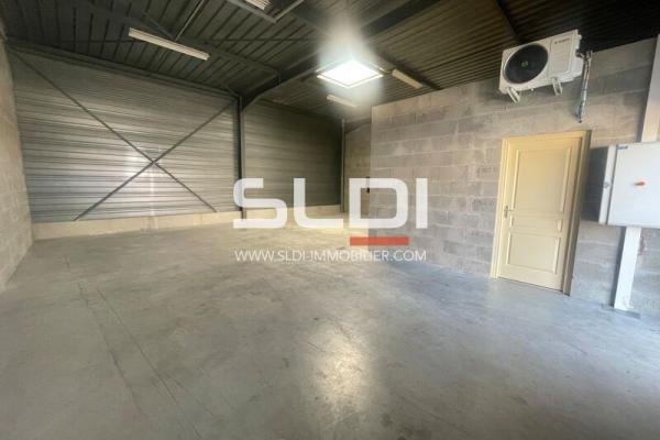 Locaux d'activités A LOUER - CHASSIEU - 152 m²