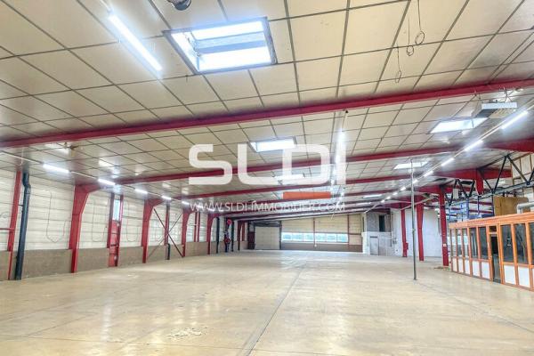 Locaux d'activités A VENDRE OU A LOUER - RILLIEUX LA PAPE - 3 200 m²
