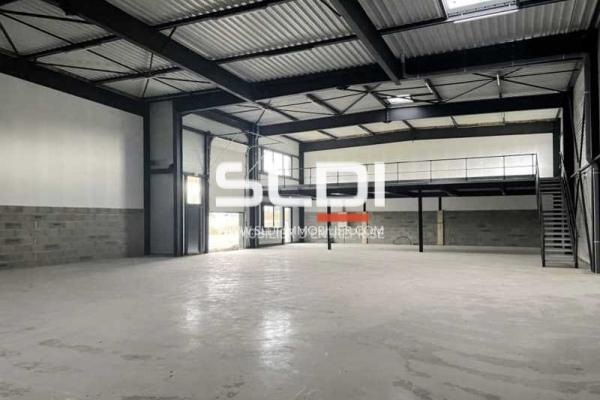 Locaux d'activités A VENDRE OU A LOUER - FRANS - 538 m²