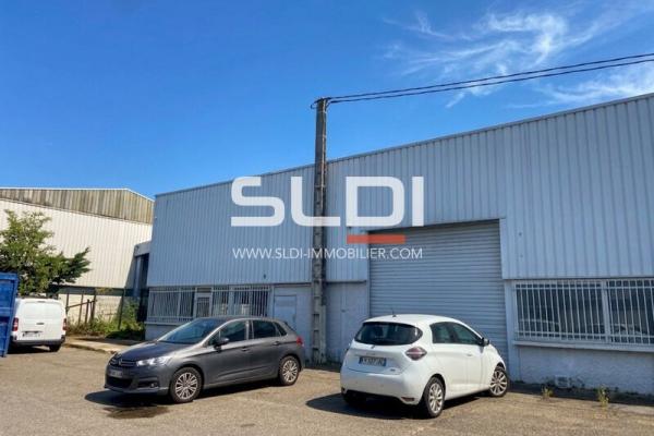 Locaux d'activités A LOUER - CHASSIEU - 350 m²