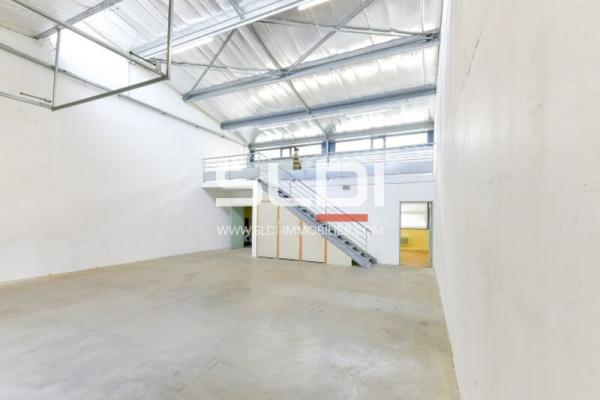 Locaux d'activités A LOUER - LYON - 372 m²