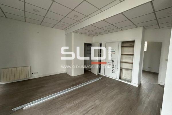Commerces A VENDRE OU A LOUER - NEUVILLE SUR SAONE - 27 m²