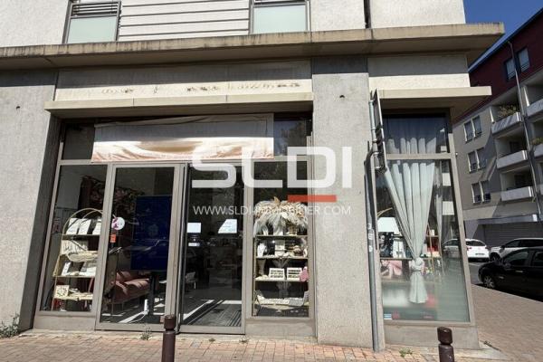 Commerces A LOUER - VILLEFRANCHE SUR SAONE - 102 m²