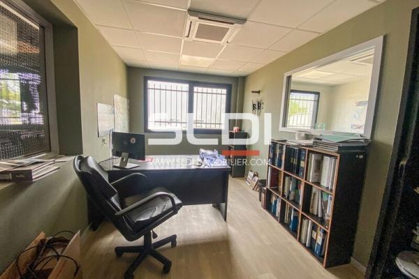 Locaux d'activités A LOUER - VAULX EN VELIN - 1 115 m²