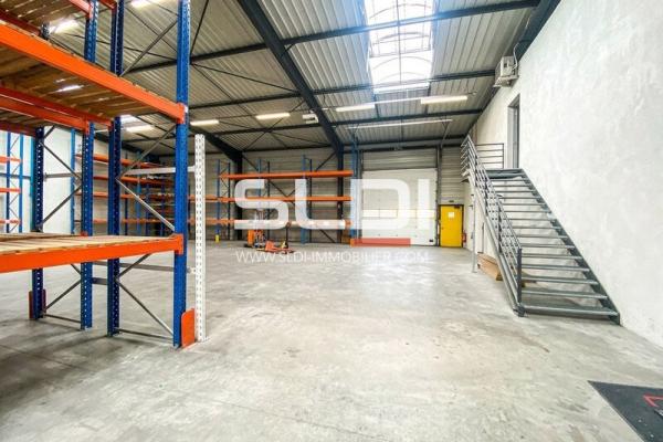Locaux d'activités A LOUER - VAULX EN VELIN - 1 115 m²