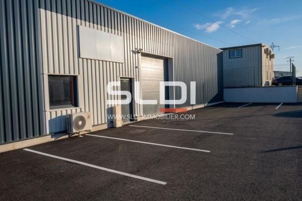 Locaux d'activités A LOUER - JONAGE - 1 657 m²