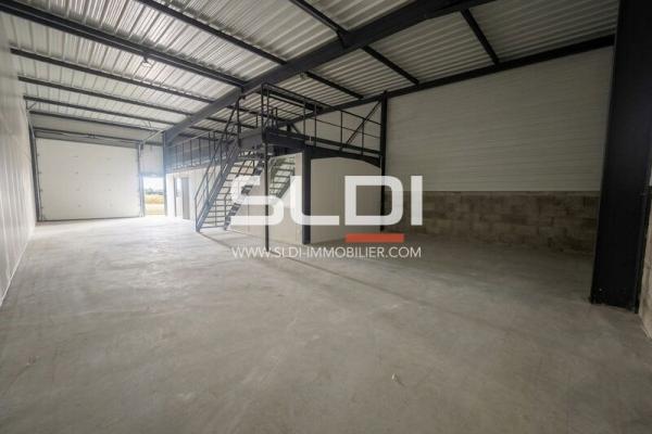 Locaux d'activités A LOUER - JONAGE - 1 657 m²