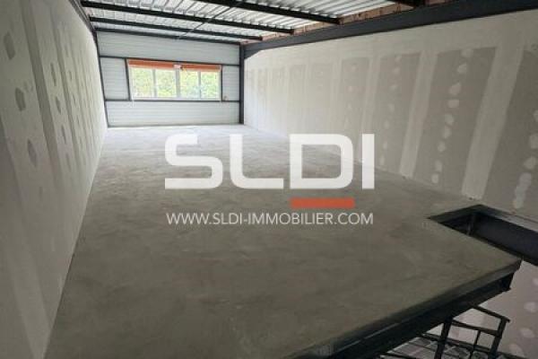 Locaux d'activités A LOUER - MONTMERLE SUR SAONE - 135 m²