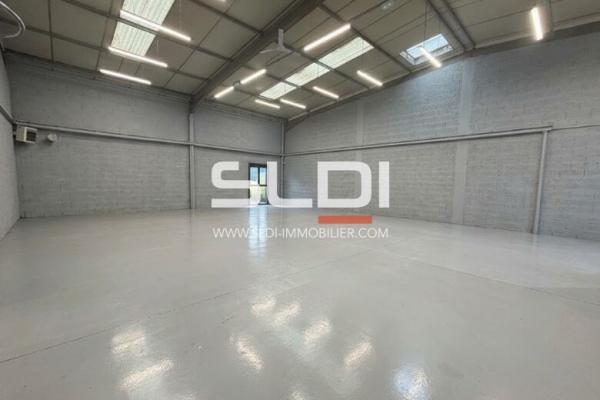 Locaux d'activités A LOUER - CHASSIEU - 328 m²