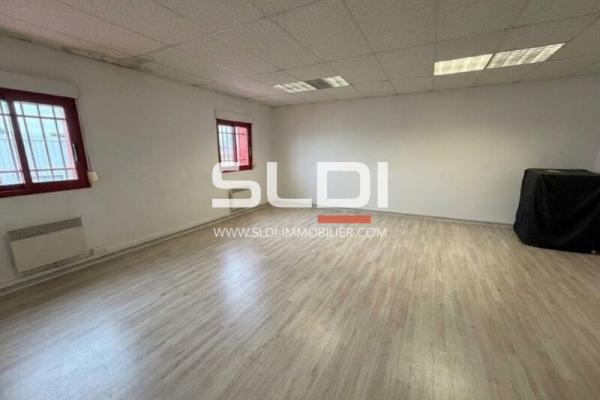 Locaux d'activités A LOUER - CHASSIEU - 328 m²
