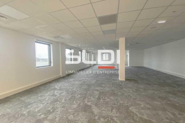 Bureaux A VENDRE OU A LOUER - MONTLUEL - 629 m²