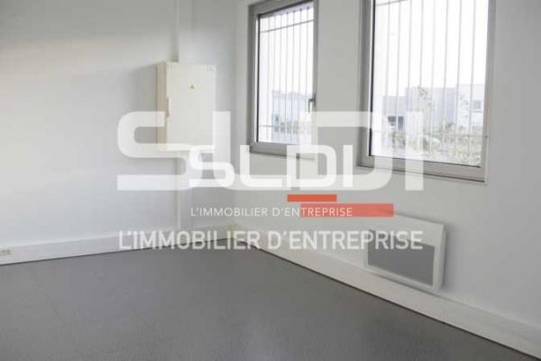 Locaux d'activités A LOUER - VENISSIEUX - 9 925 m²