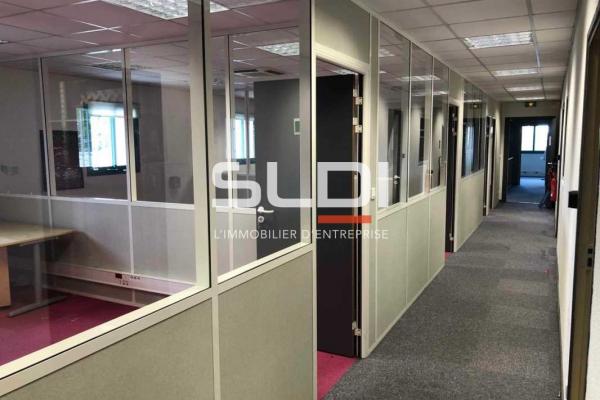 Locaux d'activités A LOUER - VENISSIEUX - 266 m²