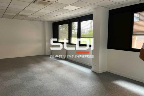 Bureaux A LOUER - VENISSIEUX - 7 006 m²