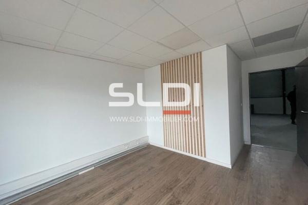 Locaux d'activités A LOUER - GENAS - 239 m²
