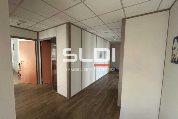 Bureaux A LOUER - LIMAS - 617 m²