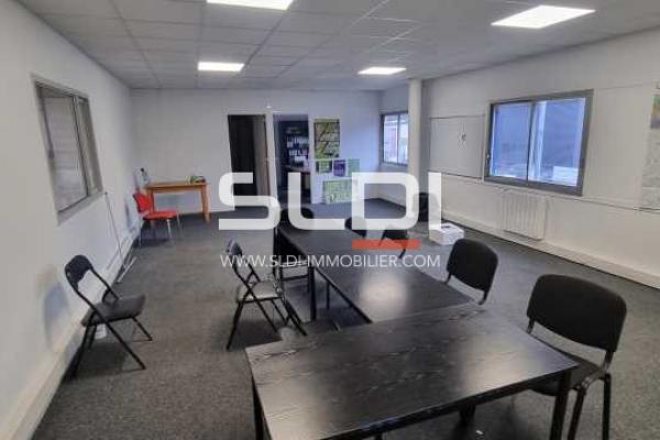 Locaux d'activités A LOUER - SAINT ETIENNE - 1 547 m²