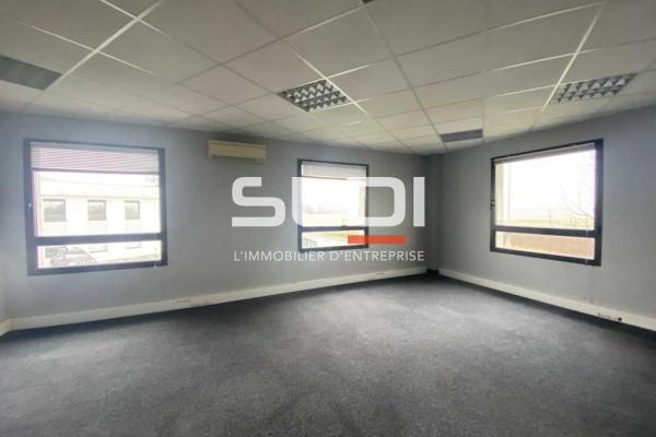 Bureaux A LOUER - RILLIEUX LA PAPE - 576 m²