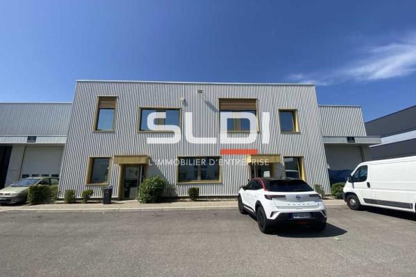 Locaux d'activités A LOUER - SAINT PRIEST - 1 092 m²
