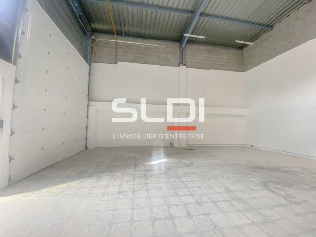 Locaux d'activités A LOUER - GENAS - 318 m²