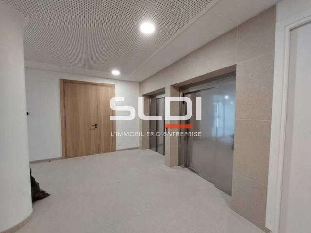 Bureaux A LOUER - GENAS - 792 m²