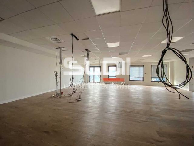 Bureaux A LOUER - GENAS - 554 m²