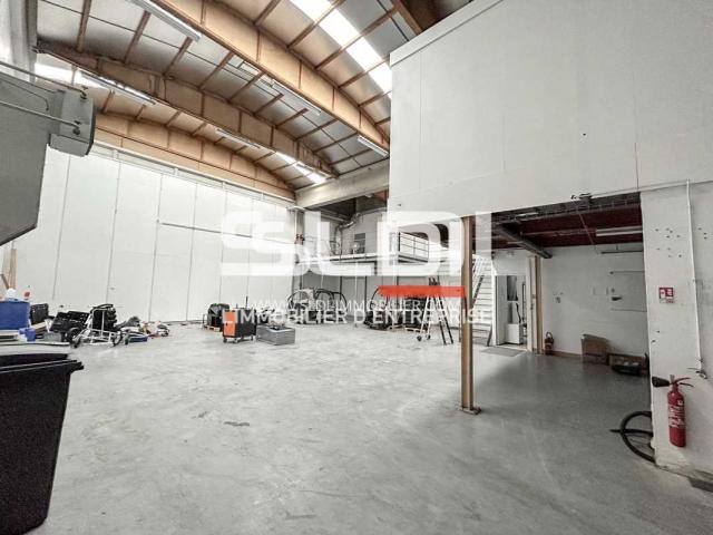 Locaux d'activités A LOUER - DARDILLY - 1 689 m²